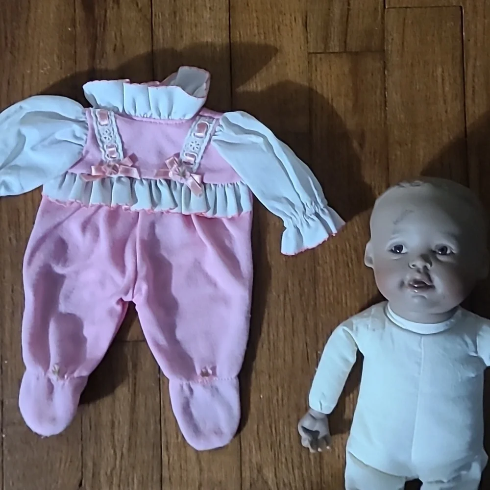 1993 YOLANDA bello‎ Porcelain Baby Doll Vintage Dress